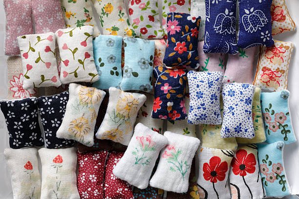 Homemade Decorative Pillows: Creating Personality and Comfort in Your Space